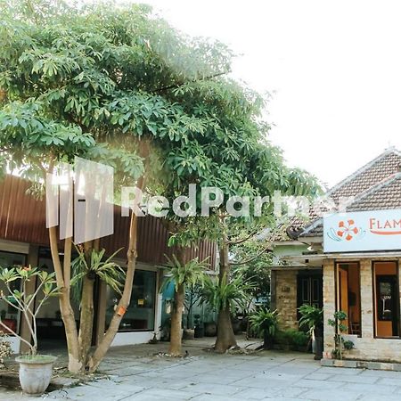 Hotel Flamboyan Asri Syariah Mitra Reddoorz Near Kampung Inggris Pare Exterior foto