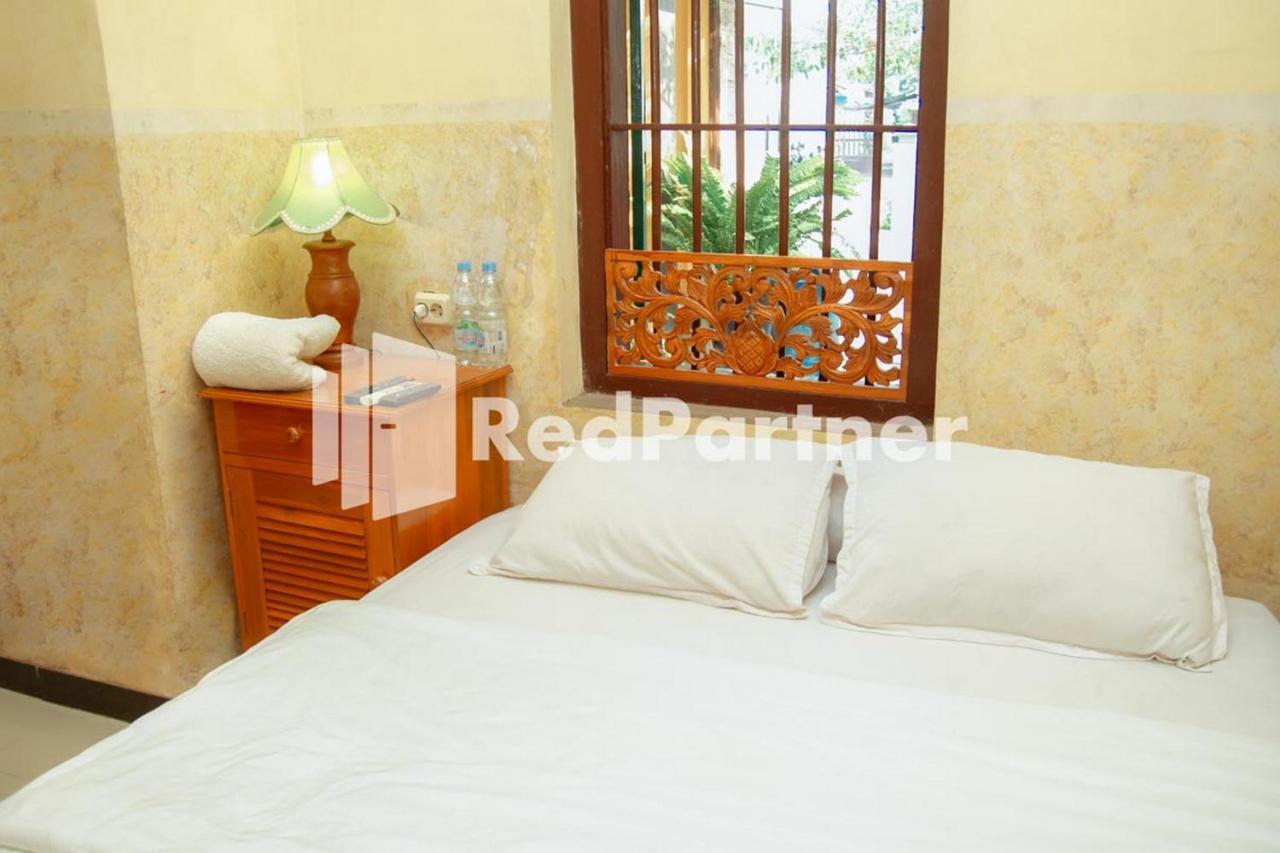 Hotel Flamboyan Asri Syariah Mitra Reddoorz Near Kampung Inggris Pare Exterior foto
