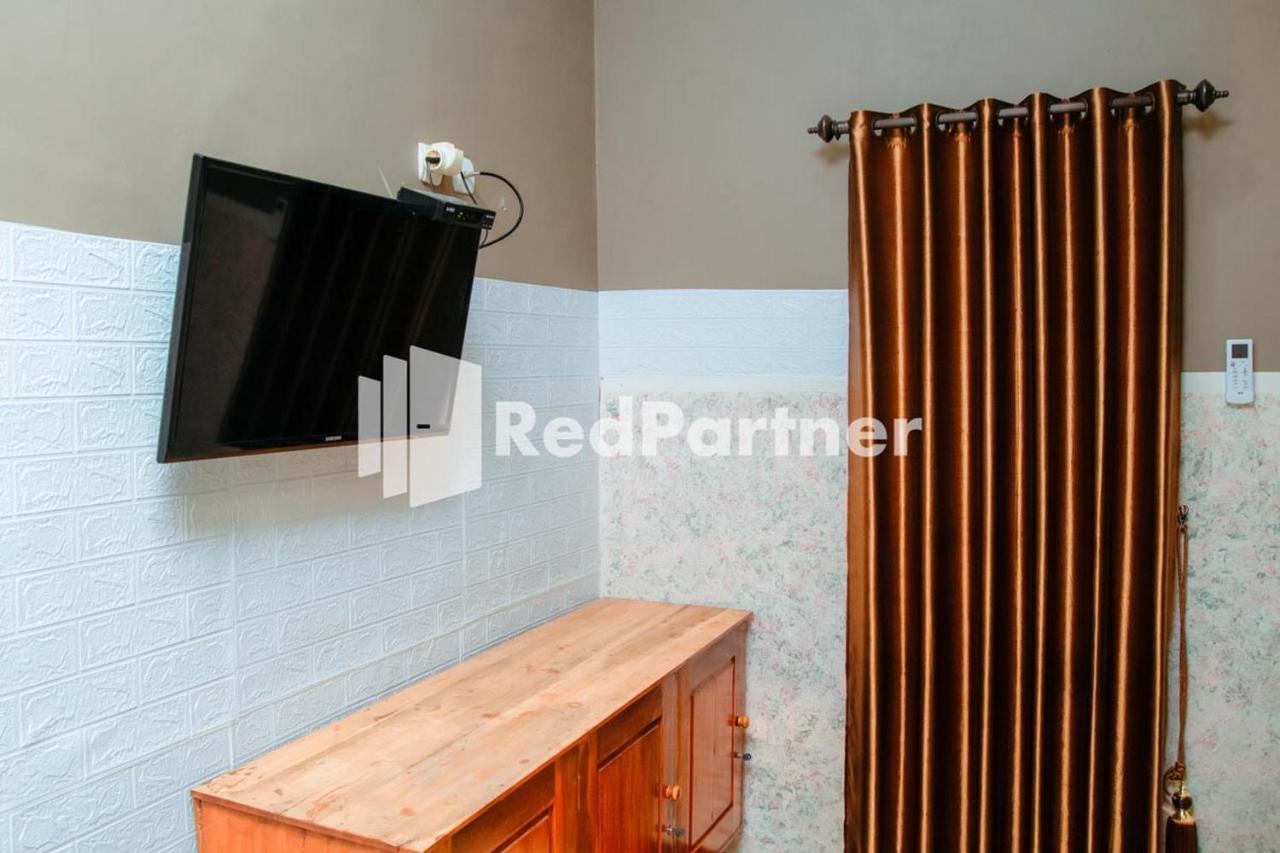Hotel Flamboyan Asri Syariah Mitra Reddoorz Near Kampung Inggris Pare Exterior foto