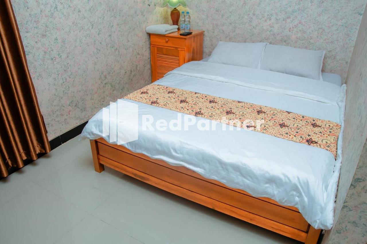 Hotel Flamboyan Asri Syariah Mitra Reddoorz Near Kampung Inggris Pare Exterior foto