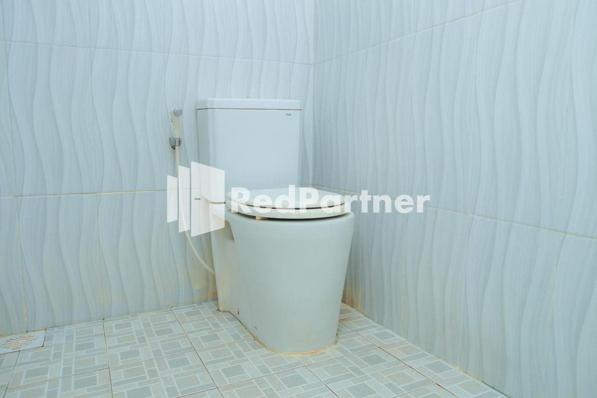 Hotel Flamboyan Asri Syariah Mitra Reddoorz Near Kampung Inggris Pare Zimmer foto